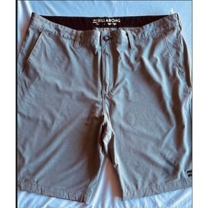 Billabong Men's Crossfire Shorts Mid Length Hybrid Submersibles Grey sz 38